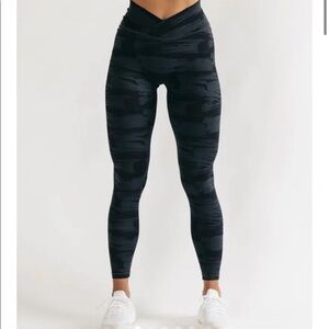 ALPHALETE CAMO LEGGINGS